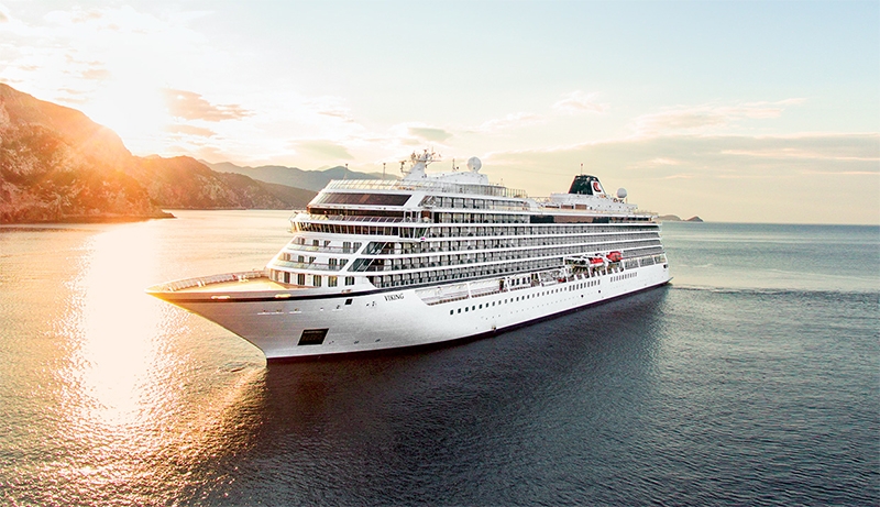 Υποδοχή του νεότευκτου κρουαζιερόπλοιου VIKING SUN από στελέχη της ΟΛΠ Α.Ε.