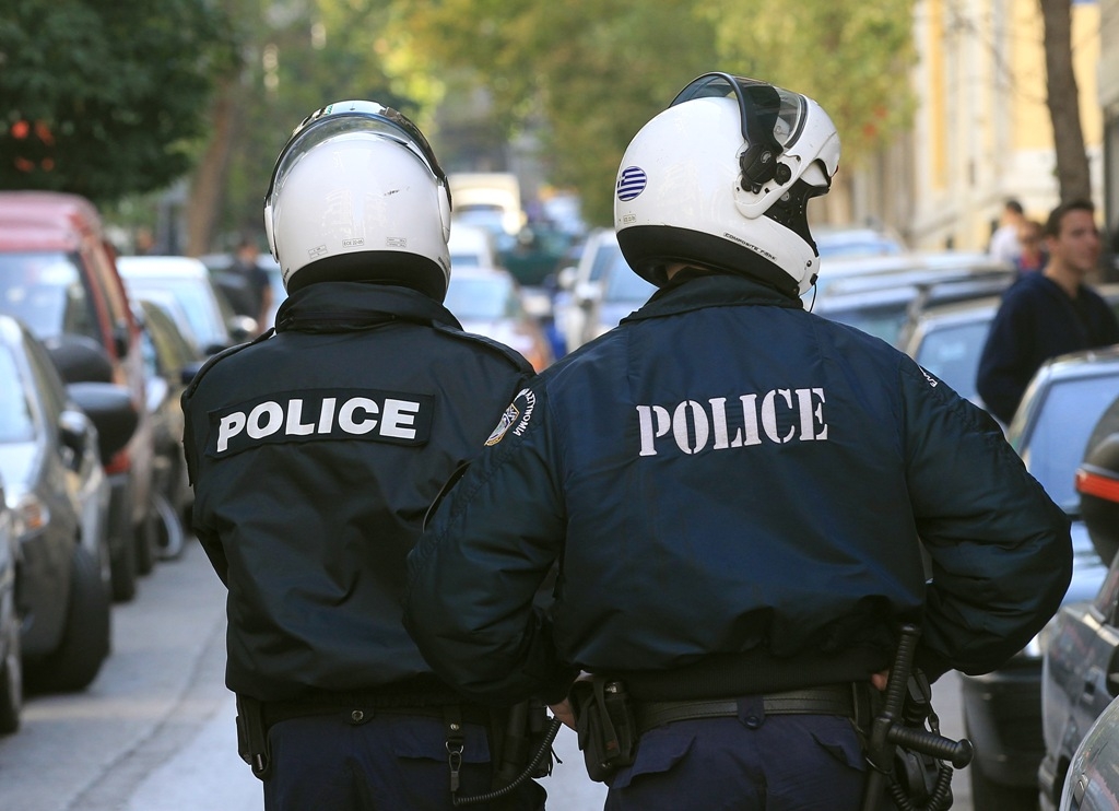 Ομάδα αναρχικών έσπασε συμβολαιογραφικό γραφείο στα Εξάρχεια
