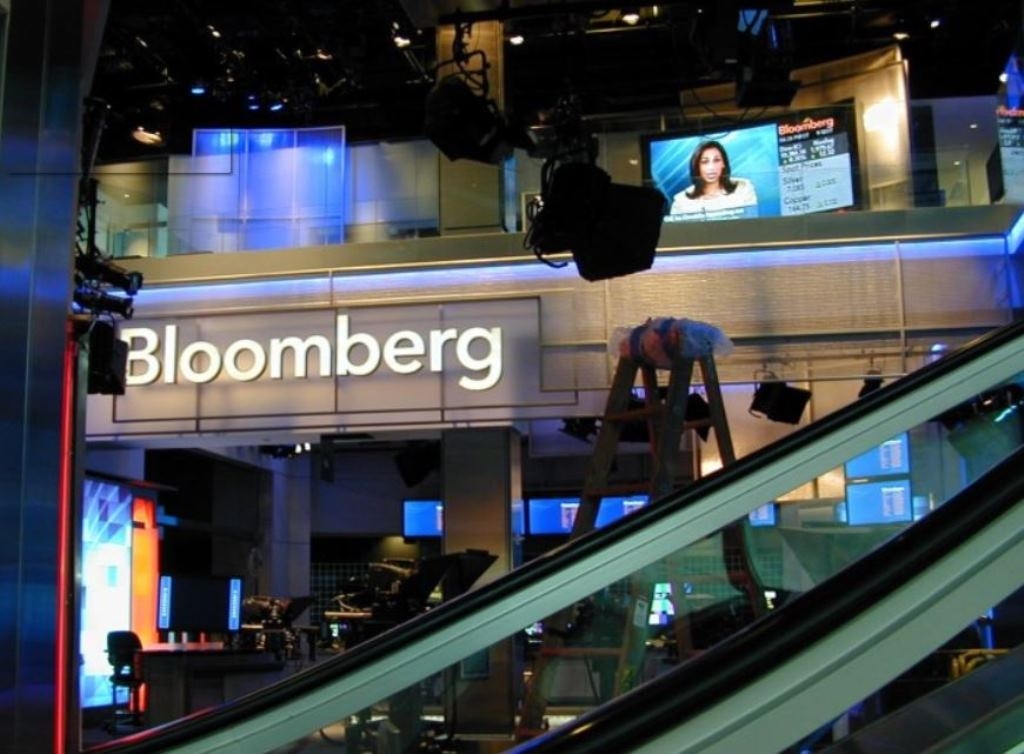 Bloomberg: Τα ελληνικά ομόλογα είναι το ίδιο ασφαλή με αυτά των ΗΠΑ