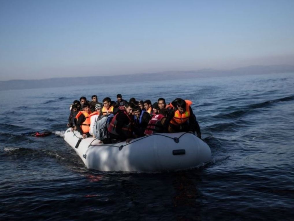 Τούρκοι αποβιβάστηκαν με φουσκωτό στη Χίο και ζητούν πολιτικό άσυλο