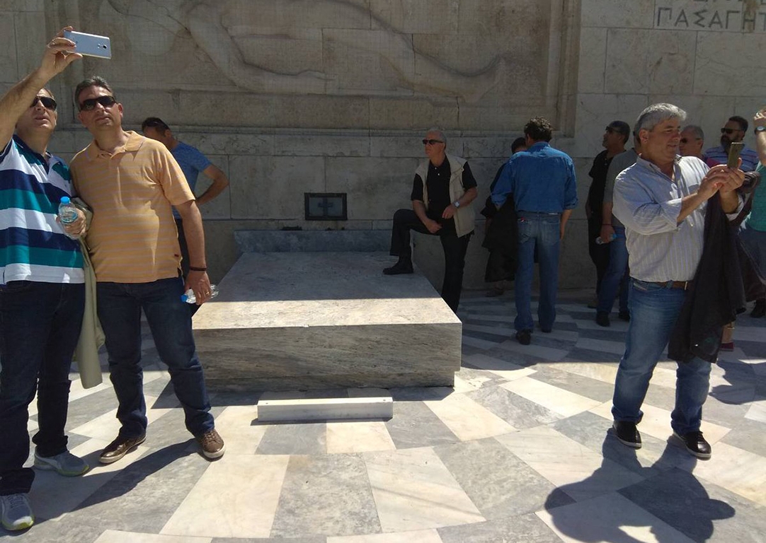 Ανακοίνωση ΔΕΗ: Η φωτογραφία στον Άγνωστο Στρατιώτη δεν αφορά υπάλληλο της ΔΕΗ