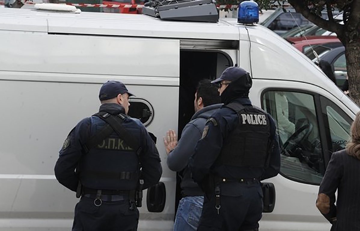 Ελεύθερος με περιοριστικούς όρους και υπό αυστηρή προστασία ένας από τους οκτώ Τούρκους αξιωματικούς